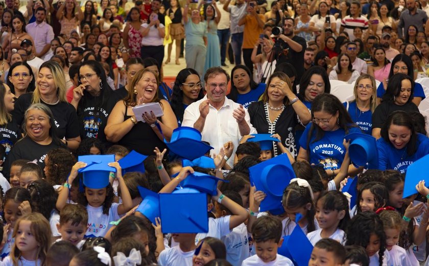 Prefeitura realiza sonho de centenas de famílias em primeira noite da formatura do ABC em Arapiraca