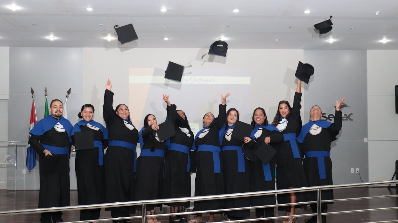 No mercado! Técnicos em Gastronomia comemoram conclusão de curso em solenidade promovida pelo Senac Alagoas
