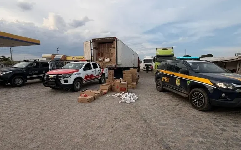 Carga de cigarros avaliada em R$ 1,5 milhão é apreendida em operação na AL-220 em Arapiraca