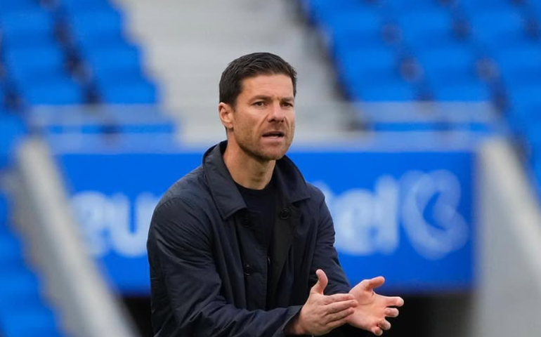 Xabi Alonso admite dor da goleada e projeta reconstrução do Real Madrid após queda para o PSG