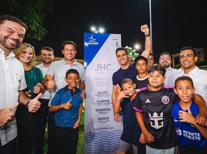JHC entrega praças revitalizadas e transforma área central de Fernão Velho em parque linear