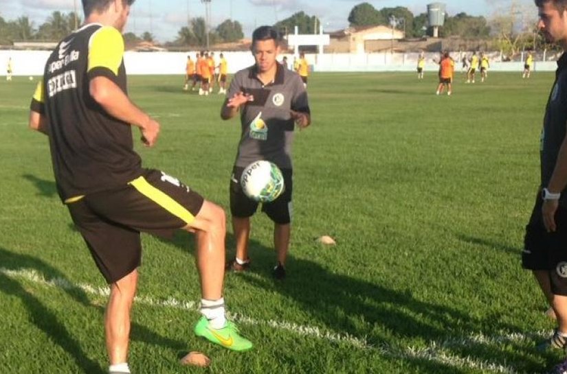 Zagueiro Montoya deixa o DM e retorna aos trabalhos com bola no ASA