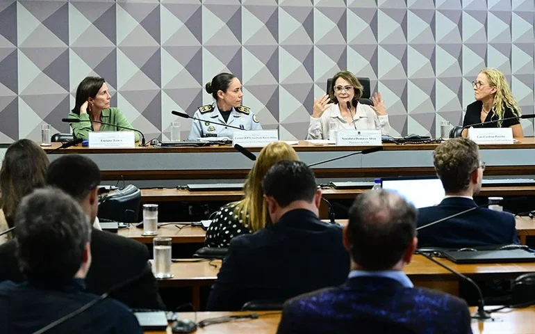 Família é peça-chave no combate à violência contra a mulher, destaca audiência