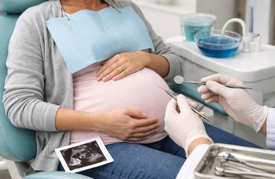 Dentista Thaísa Leite alerta para relação entre saúde hormonal e saúde bucal feminina