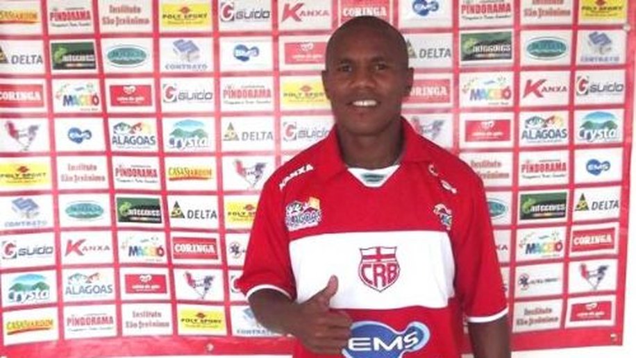 Presidente do CRB apresenta lateral vindo do Boa Vista-RJ