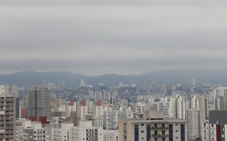 Mulher é baleada durante discussão com vizinho no litoral de SP