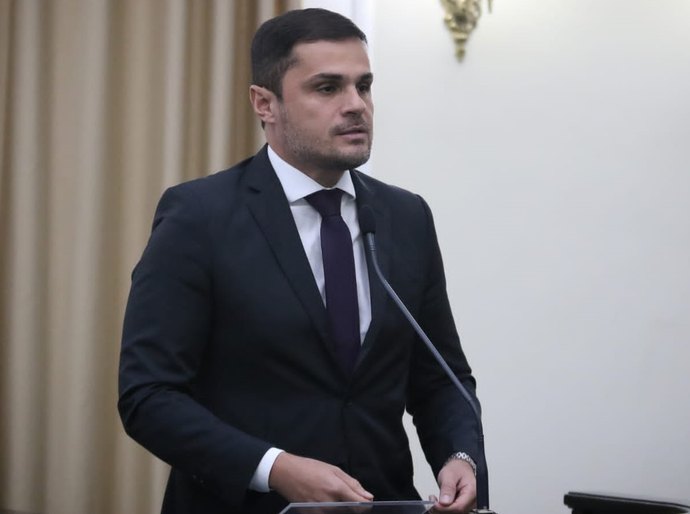 Alexandre Ayres questiona valores e falta de transparência na compra de hospital pela Prefeitura de Maceió
