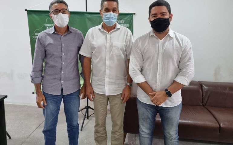 Prefeito de Branquinha se reúne com presidente da Emater para discutir plano de fortalecimento da agricultura familiar no município