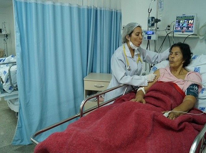 Vítimas de AVC recebem tratamento para recuperação facial com fonoaudiólogos