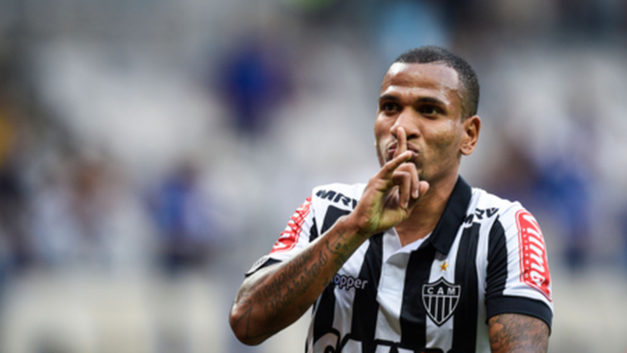 Corinthians oficializa contratação de Otero, do Atlético-MG