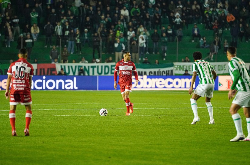 De virada, CRB perde por 2 a 1 para Juventude e deixa G6