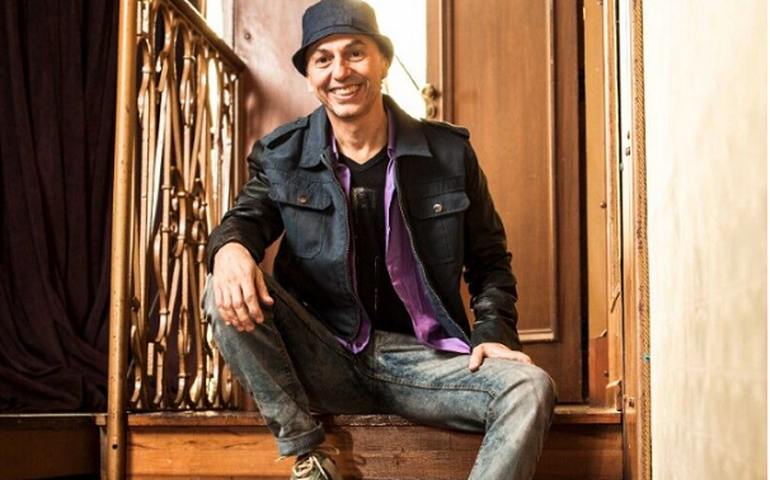 Zeca Baleiro apresenta novo álbum, “Mambo Só”