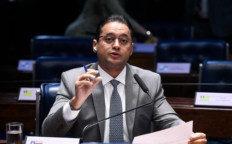 Quem é Weverton Rocha, senador alvo de operação da PF em investigação sobre fraude no INSS
