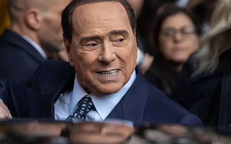 União, discrição e distância de excessos: como herdeiros de Silvio Berlusconi administram fortuna do pai