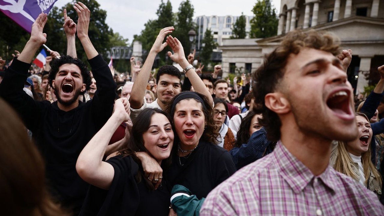 Lideranças parlamentares comemoram vitória da esquerda na França