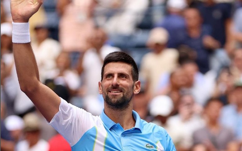 Djokovic arrasa tenista da casa e encara compatriota na 3ª rodada em Wimbledon