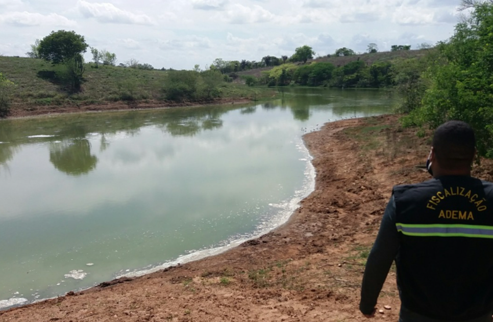 Adema fiscaliza mortandade de peixes em barragem de Nossa Senhora da Glória