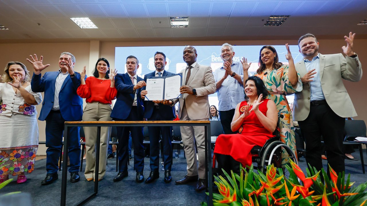 Governador Paulo Dantas e ministro Silvio Almeida oficializam adesão de Alagoas ao Plano Nacional dos Direitos da Pessoa com Deficiência