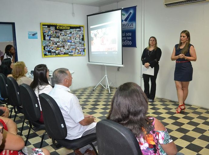 Prefeitura de Atalaia entrega certificados de cursos profissionalizantes