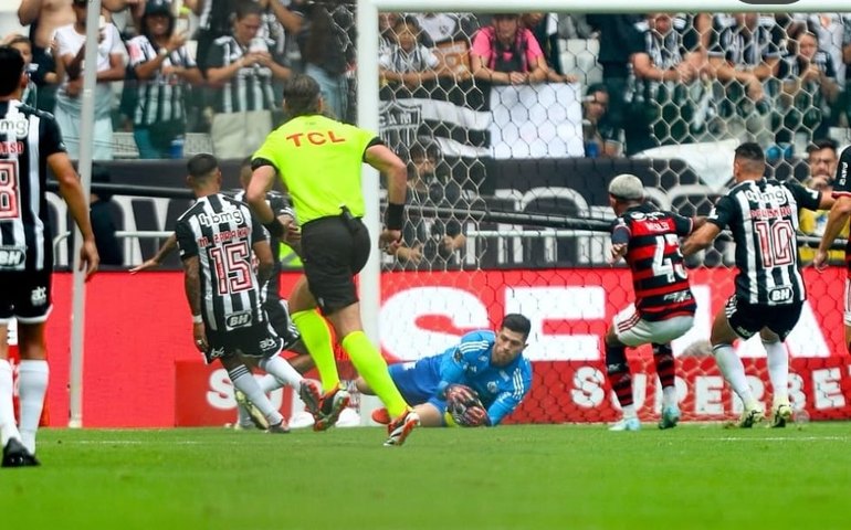 Flamengo supera Atlético-MG mais uma vez e é campeão da Copa do Brasil em final conturbada