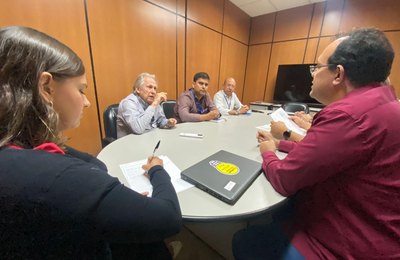 Prefeitura discute projeto de iluminação pública na região dos Flexais