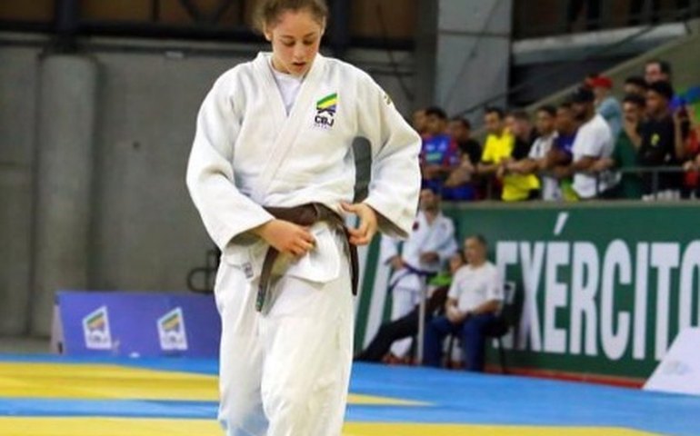 Sophia Câmara faz bela campanha no mundial sub-18 e conquista a medalha de prata em Zagreb