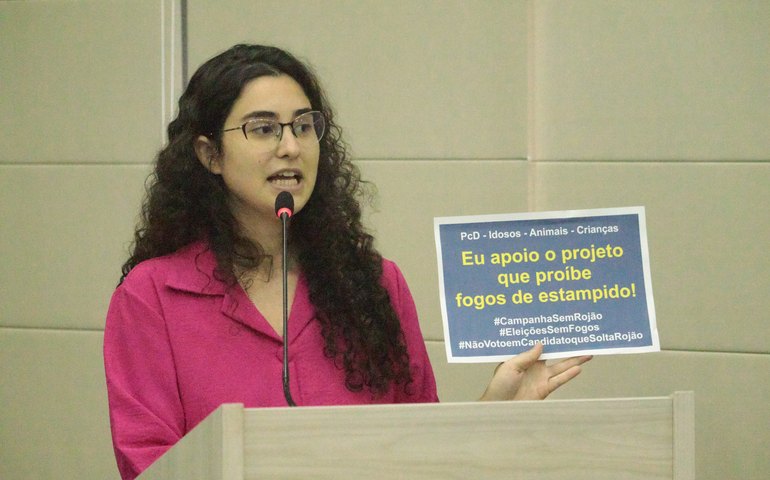 Teca Nelma aprova fim dos fogos com barulho em Maceió