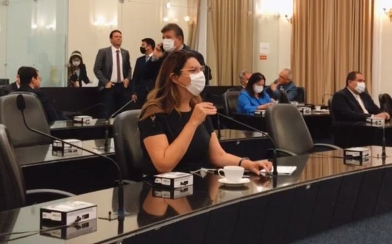 Deputada critica “retroatividade seletiva”, beneficiando servidores que ganham o teto, em detrimento daqueles que ganham menos