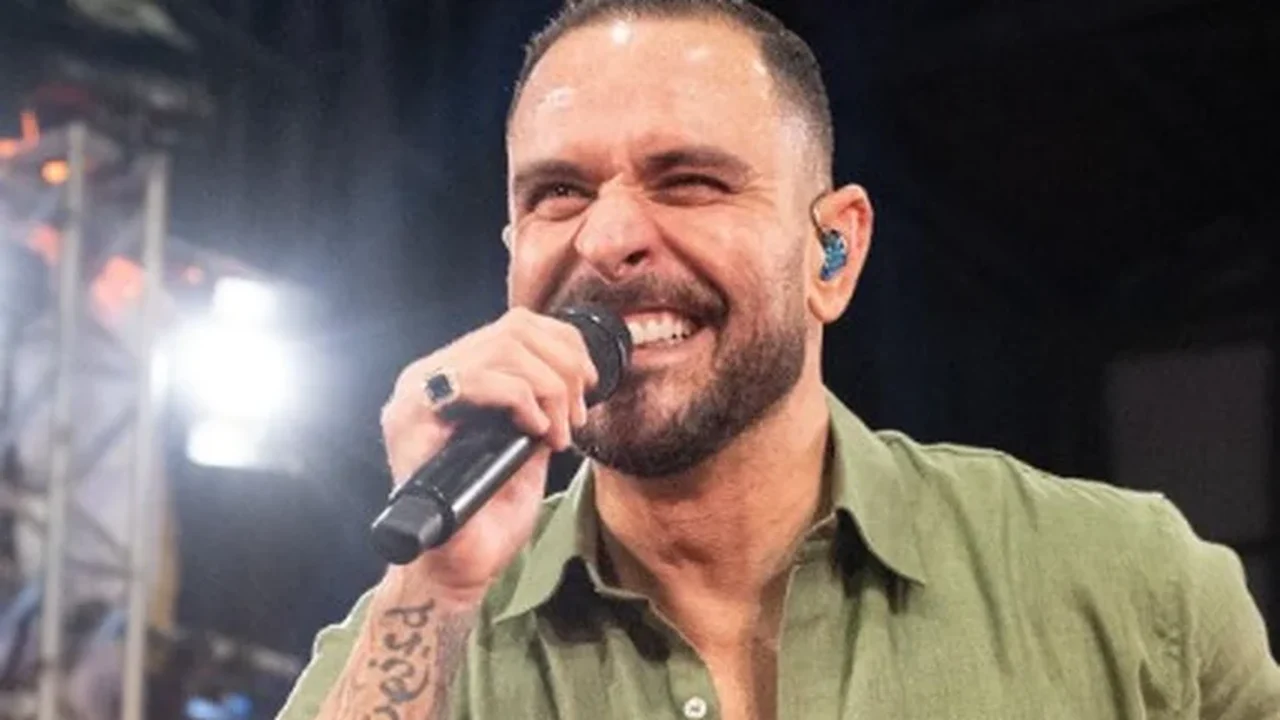 Diogo Nogueira muda visual em clínica de transplante capilar, e fãs reagem: 'Lindo de qualquer jeito'