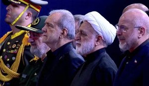 Da esquerda para a direita:  Comandante Mohsen Rezaei (conselheiro),Masoud Pezeshkian (presidente), Gholamhossein Mohseni Ejei (chefe do judiciário) e Mohammad Ghalibaf (presidente do Parlamento) / Foto: Reprodução
