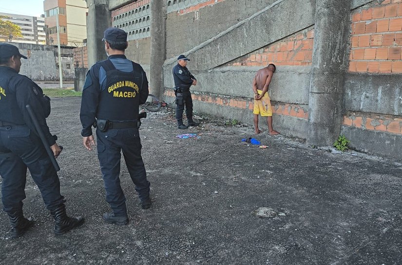 Guarda Municipal prende em flagrante homem suspeito de assalto no Centro de Maceió