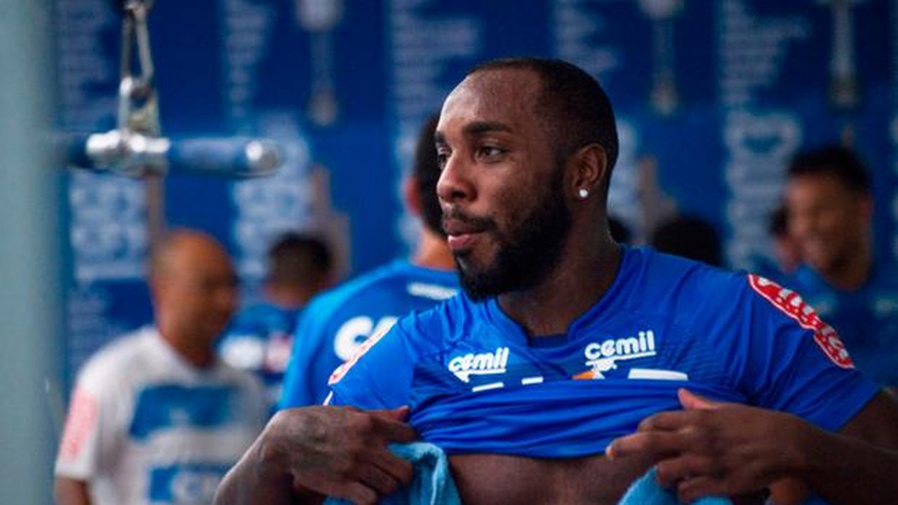 Após volta de empréstimo, Manoel é reintegrado ao elenco do Cruzeiro