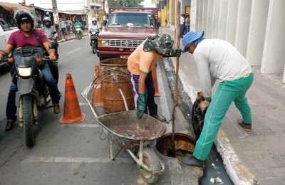 Prefeitura retoma serviços de desobstrução e limpeza de galerias em Arapiraca 