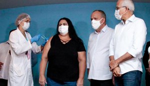 primeira vacinada em Sergipe.jpg