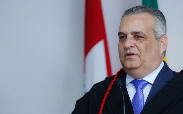Alfredo Gaspar entrega chefia do Ministério Público e pede exoneração do cargo após 24 anos de dedicação à instituição