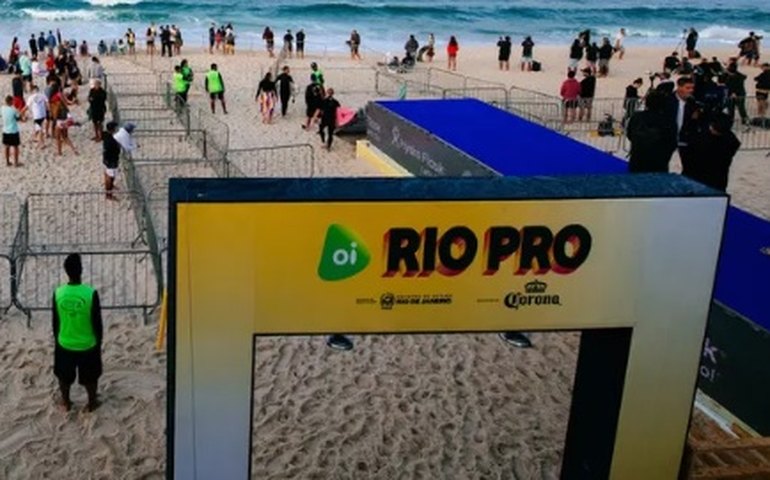 Com vento, chuva e sem boas ondas, etapa Rio Pro é adiada pelo 2º dia seguido
