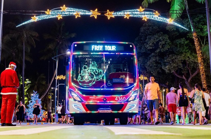 Ônibus gratuitos do Free Tour Natal Massayó  circulam pela orla marítima