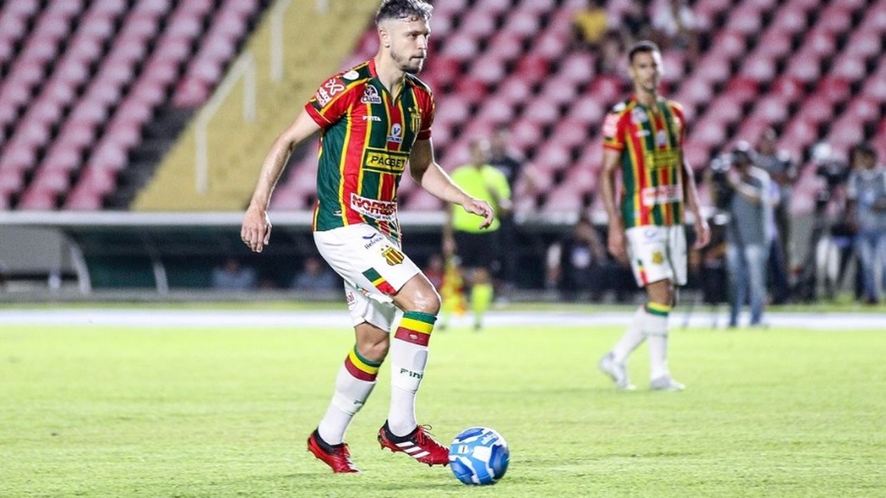 Sampaio Corrêa goleia Avaí, deixa Z-4 e depende de suas forças para se manter na Série B