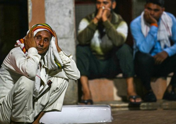 Número de mortos em reunião hindu na Índia sobe para pelo menos 116