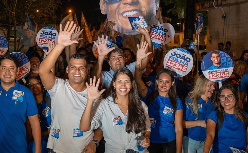 João Folha faz caminhada no bairro do Eustáquio Gomes