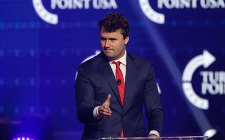 Diretor do FBI confirma que suspeito de tiroteio que matou Kirk está sob custódia