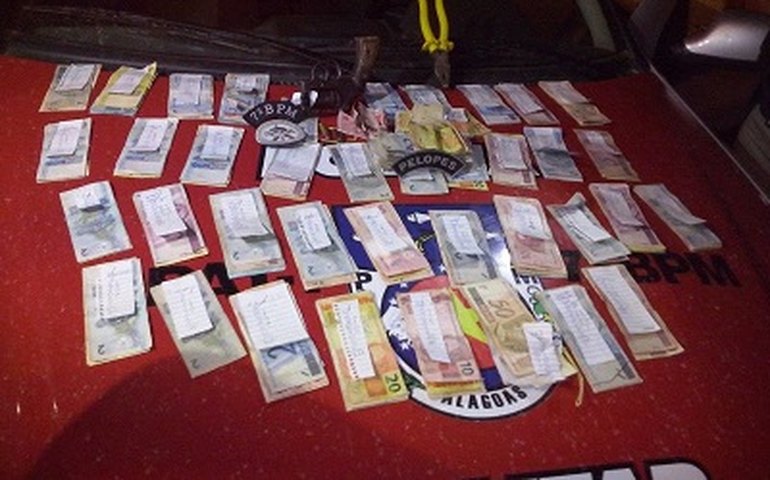 PM apreende dupla após roubo em Santana do Ipanema