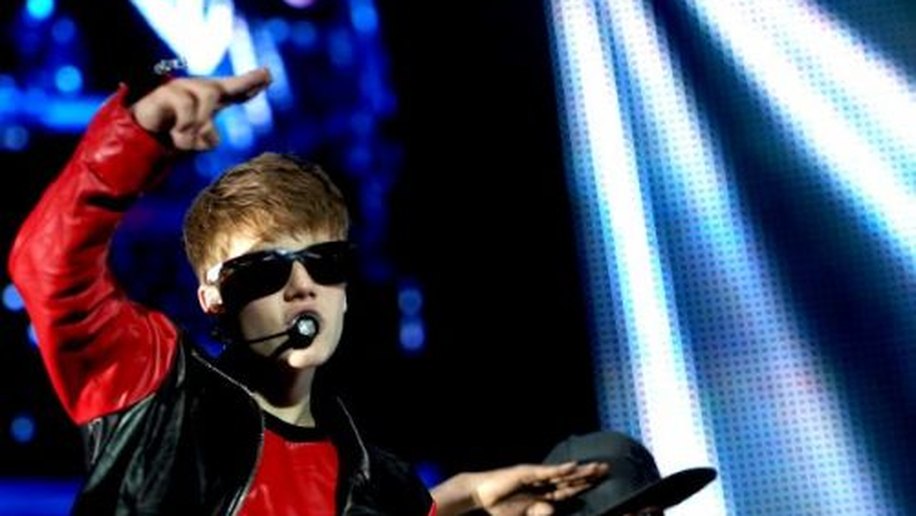 Justin Bieber estaria desesperado por dueto com Cheryl Cole, diz site