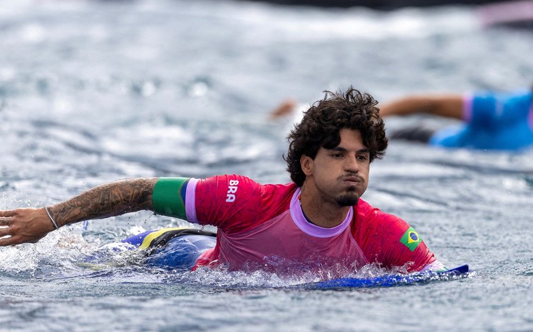 Medina perde de australiano em greve de ondas e vai disputar bronze em Paris