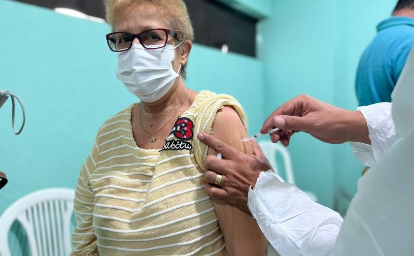 Saúde de Arapiraca aplica mais de 1200 doses durante mutirão de vacinação