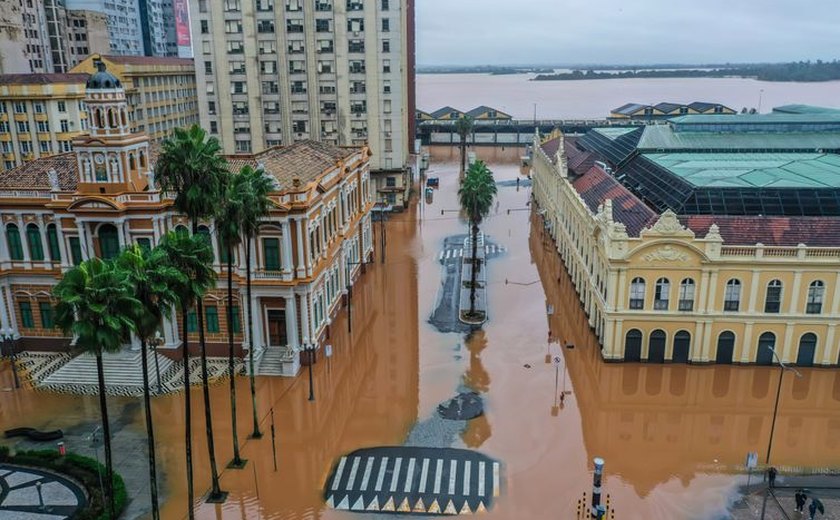 Porto Alegre decreta racionamento de água e esvazia abrigo e mais bairros