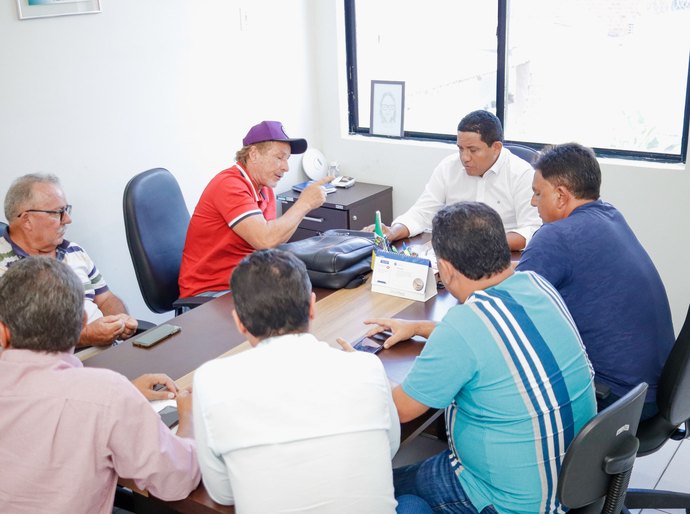Prefeito Júlio Cezar recebe diretoria do CSE e reafirma apoio ao Clube