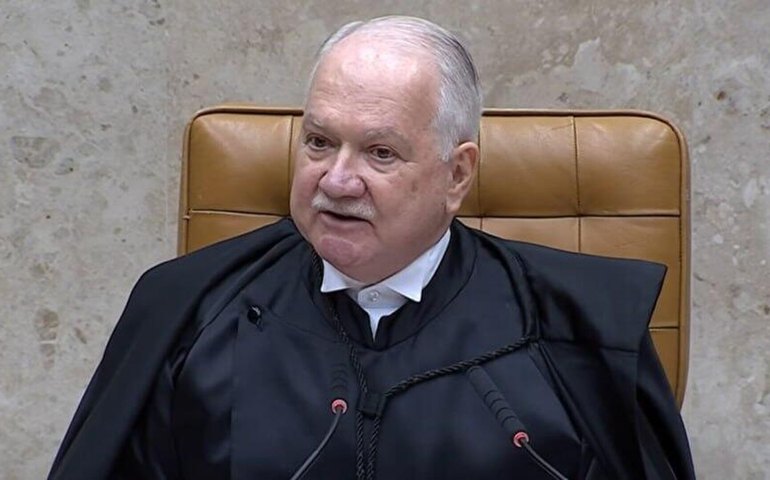 “Presidência do STF não confere privilégios, amplia responsabilidades”, diz Fachin ao tomar posse