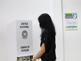 Aumento da abstenção pode impactar disputa entre Lula e Flávio, aponta análise