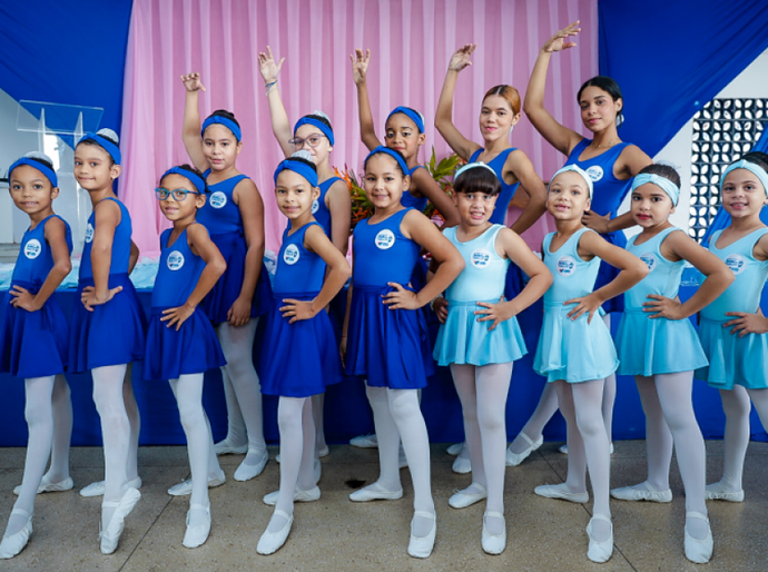 Entrega de fardamentos do Balé Municipal Sonhos na Ponta do Pé marca momento especial para alunos e famílias